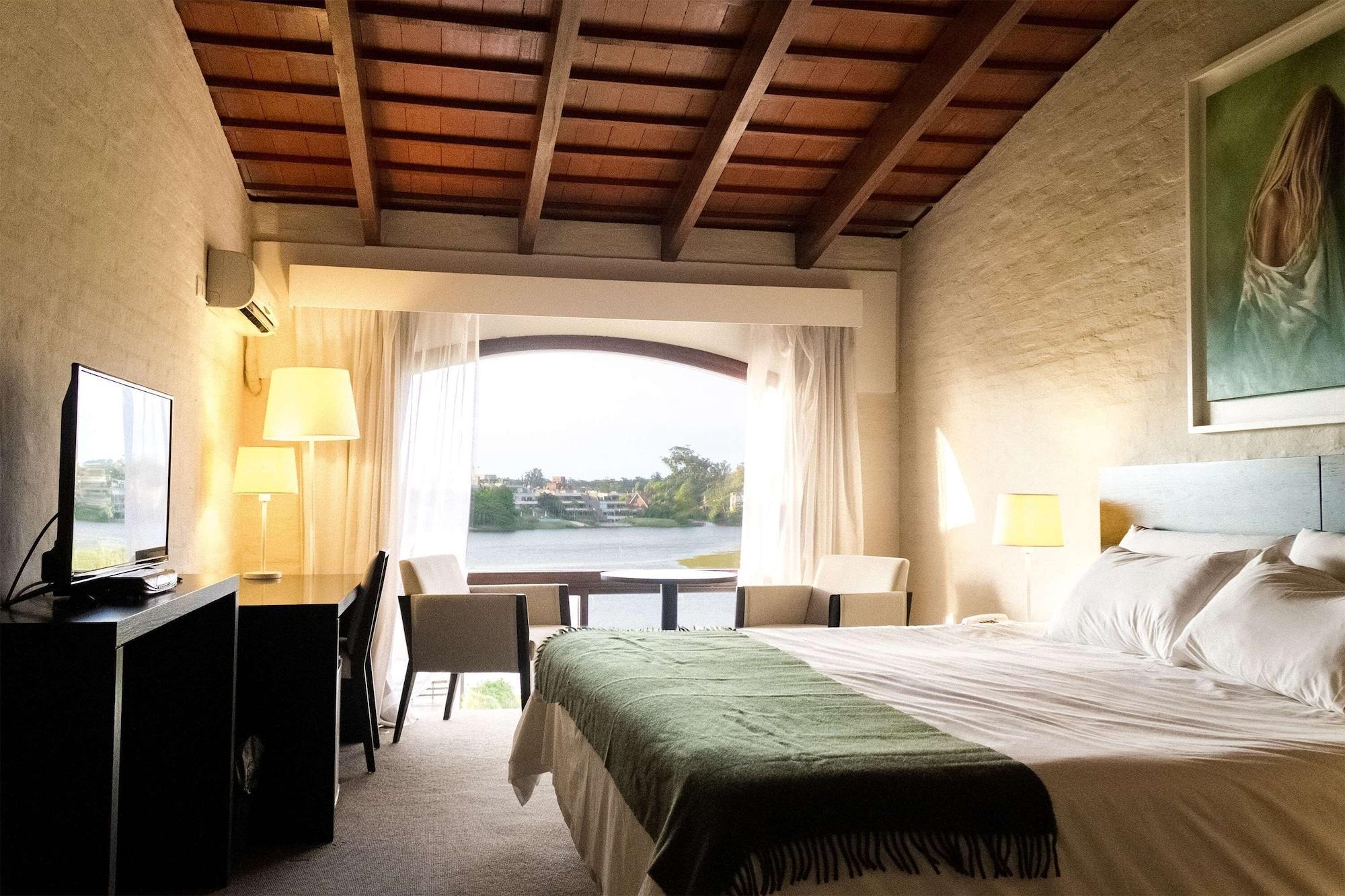 ホテル Wyndham Garden Montevideo Carrasco シウダ・デ・ラ・コスタ エクステリア 写真
