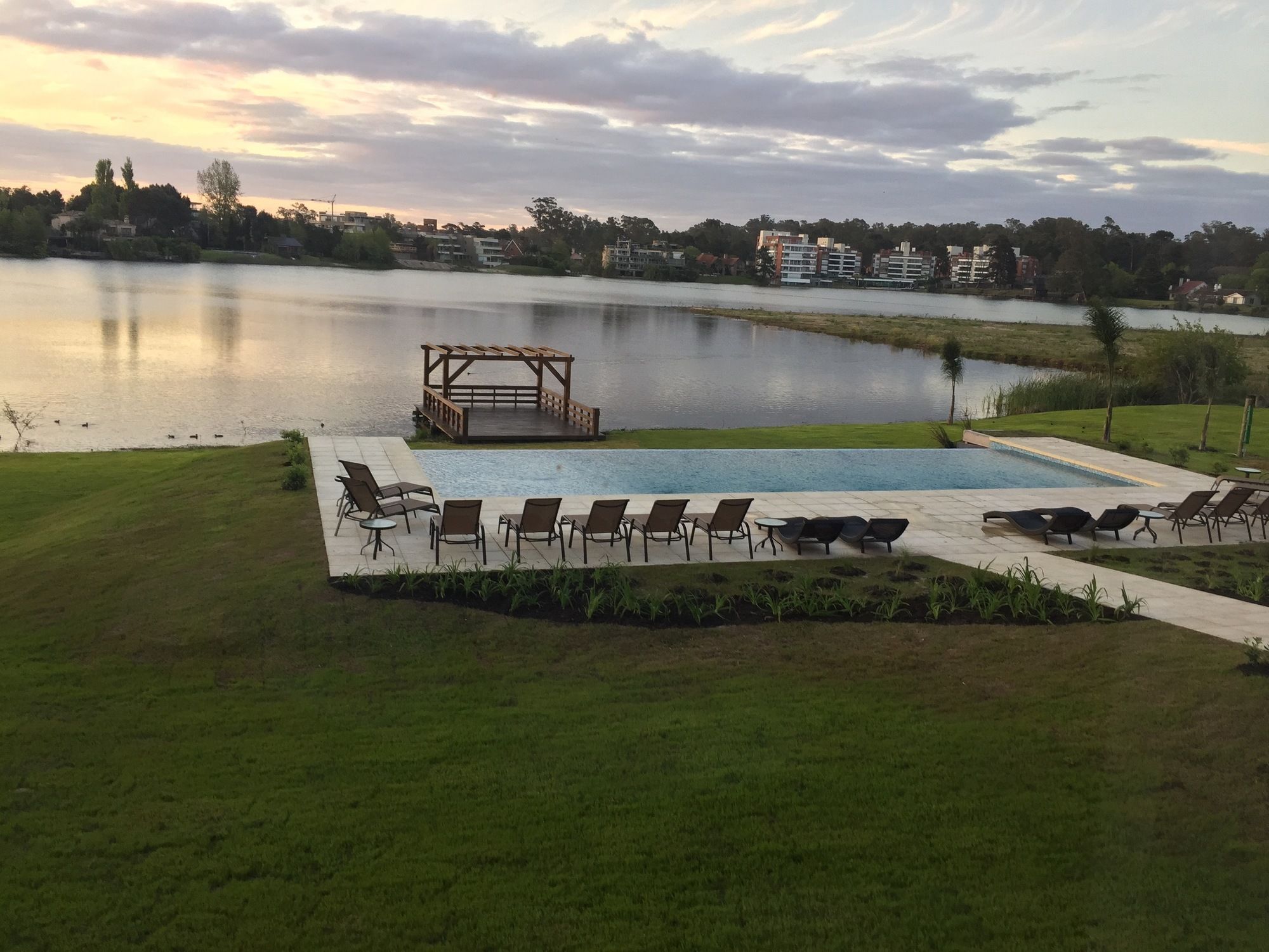 ホテル Wyndham Garden Montevideo Carrasco シウダ・デ・ラ・コスタ エクステリア 写真