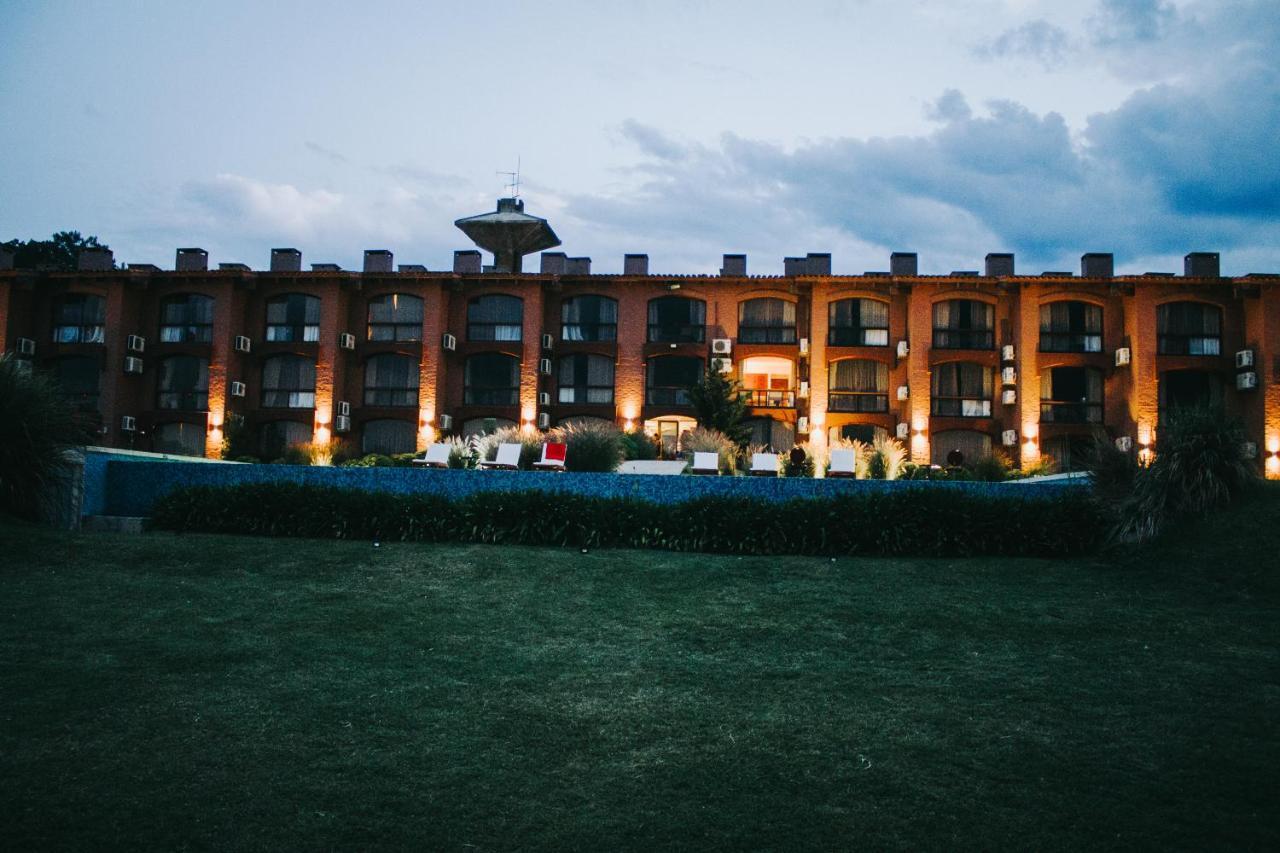 ホテル Wyndham Garden Montevideo Carrasco シウダ・デ・ラ・コスタ エクステリア 写真